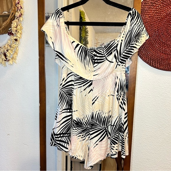 Mink Pink Peach, Pink, Black Palm Print Off Shoulder the Isla Romper - Size M - Picture 6 of 7